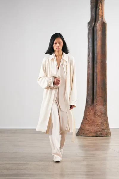 Look 19